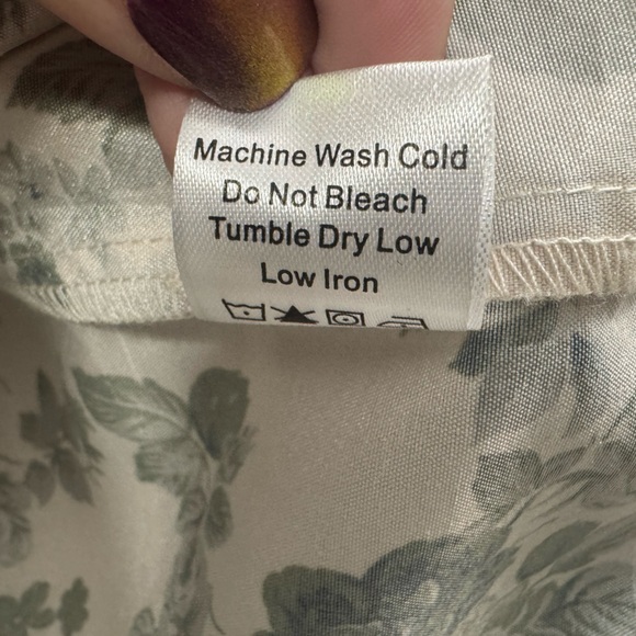 Tuckernuck Antique Roses Ruffle Collared Blouse Size Small NWT - Picture 4 of 11